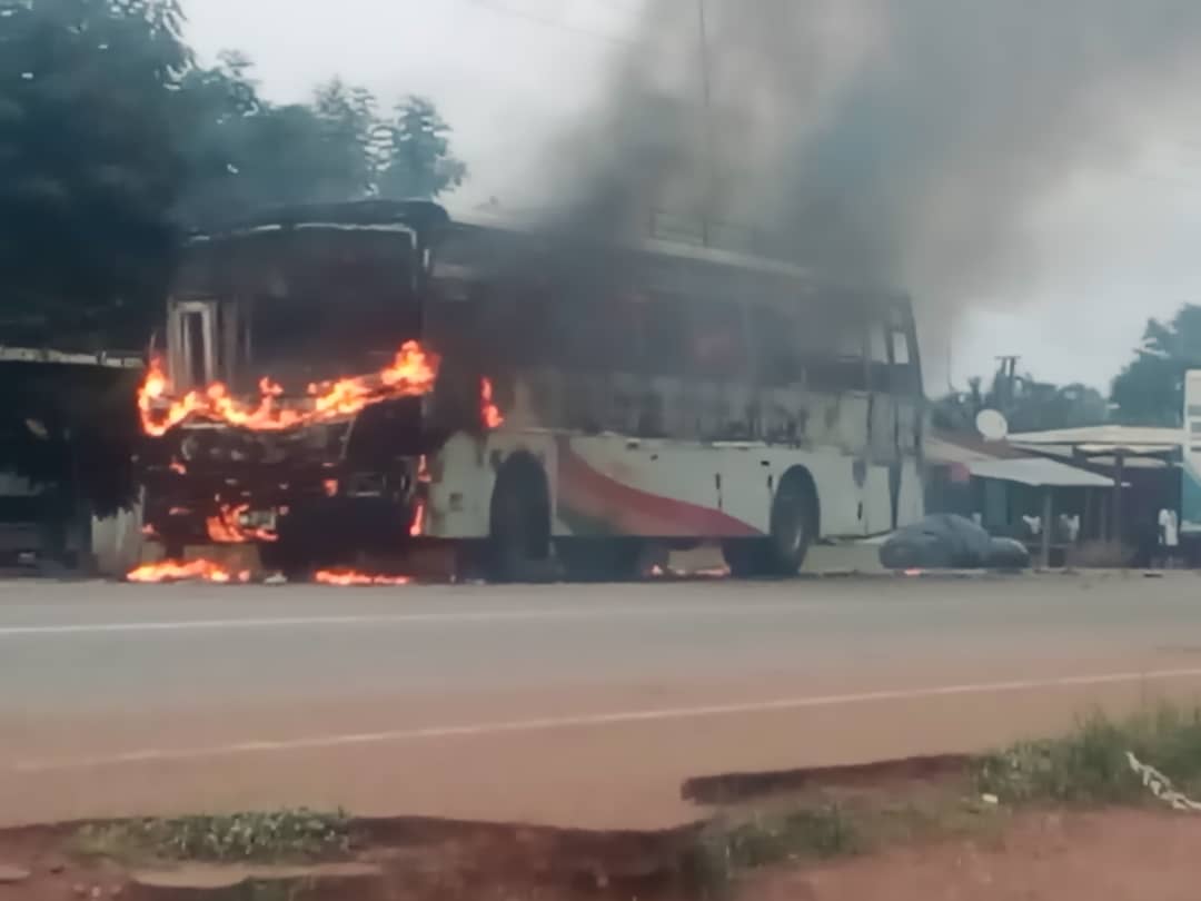 Bus coveying Level 300 Electrical students of UENR to KNUST catches fire